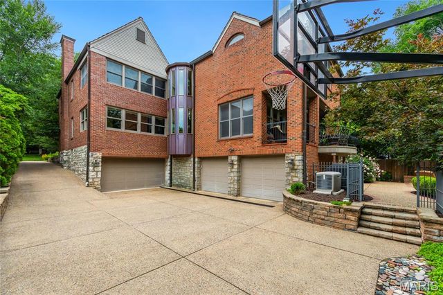 44 Broadview Drive, Clayton, MO 63105