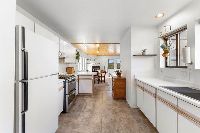 162 Piedra Loop, White Rock, NM 87547