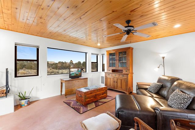 162 Piedra Loop, White Rock, NM 87547