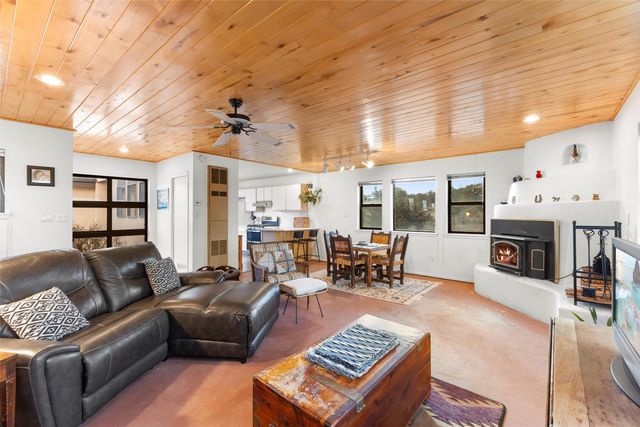 162 Piedra Loop, White Rock, NM 87547