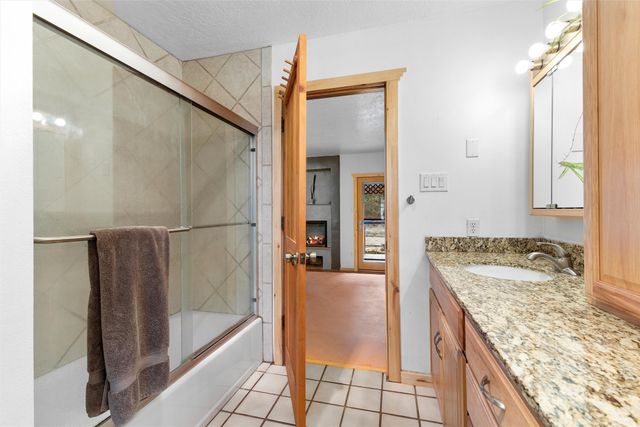 162 Piedra Loop, White Rock, NM 87547