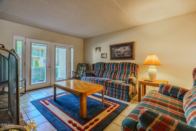260 Roaring Fork Road, Gatlinburg, TN 37738