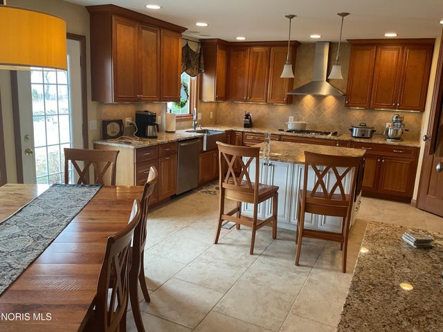 8464 Indian Lake Drive, Findlay, OH 45840