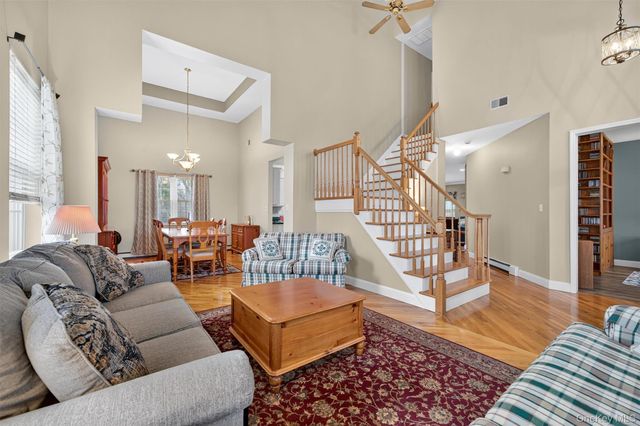 1 Fox Road, Florida, NY 10921