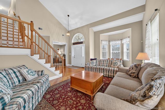 1 Fox Road, Florida, NY 10921