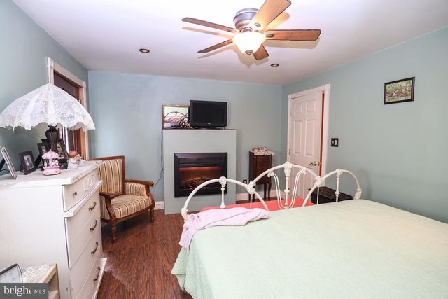 1130 W NORWEGIAN ST, Pottsville, PA 17901