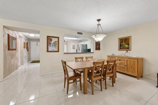 9681 E Sills Dr E 102, Boynton Beach, FL 33437
