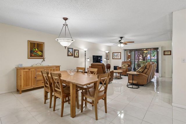 9681 E Sills Dr E 102, Boynton Beach, FL 33437