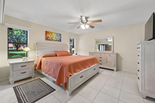 9681 E Sills Dr E 102, Boynton Beach, FL 33437