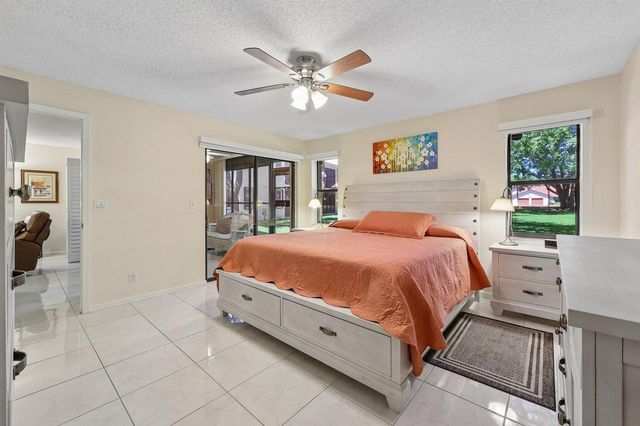 9681 E Sills Dr E 102, Boynton Beach, FL 33437