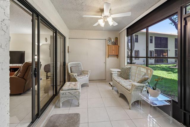 9681 E Sills Dr E 102, Boynton Beach, FL 33437