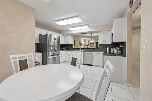 9681 E Sills Dr E 102, Boynton Beach, FL 33437