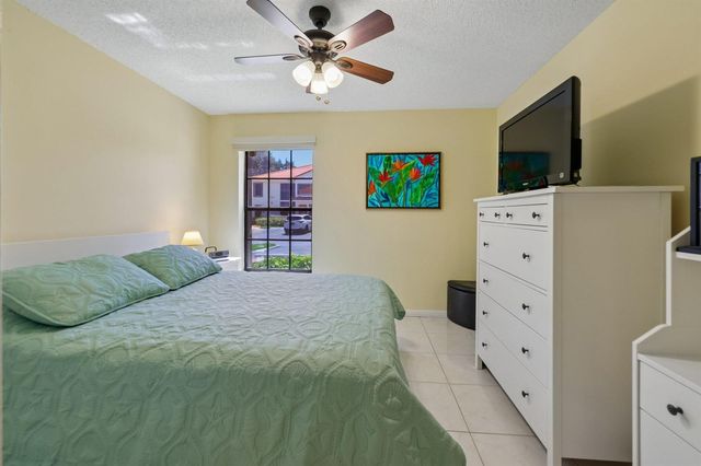 9681 E Sills Dr E 102, Boynton Beach, FL 33437