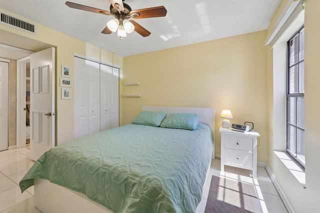 9681 E Sills Dr E 102, Boynton Beach, FL 33437