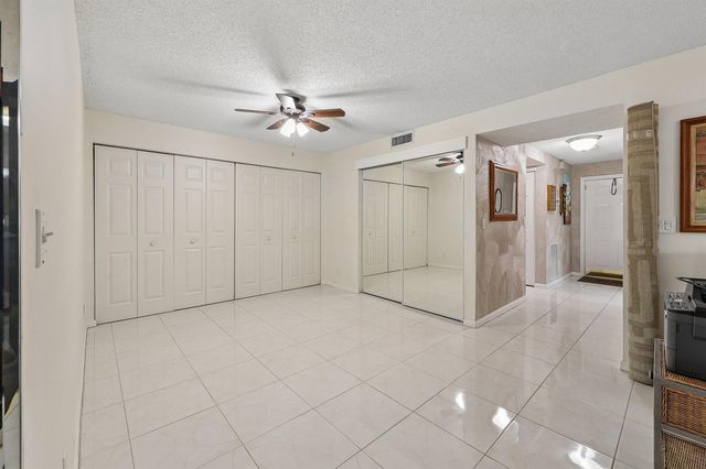 9681 E Sills Dr E 102, Boynton Beach, FL 33437