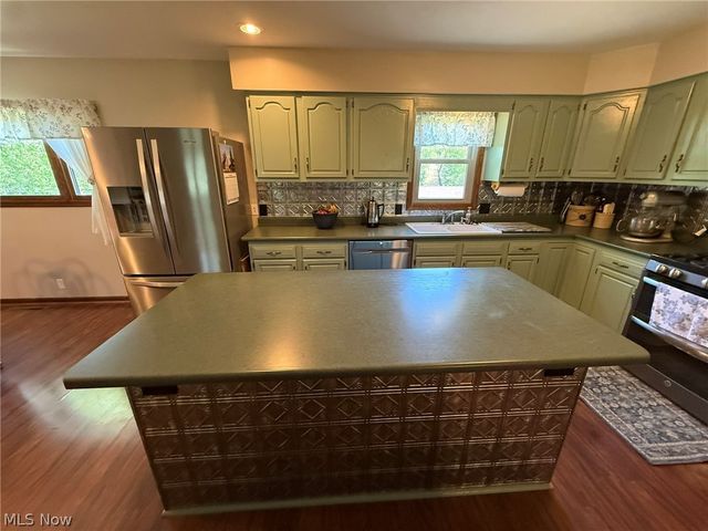 2462 Yorkview Road SW, New Philadelphia, OH 44663