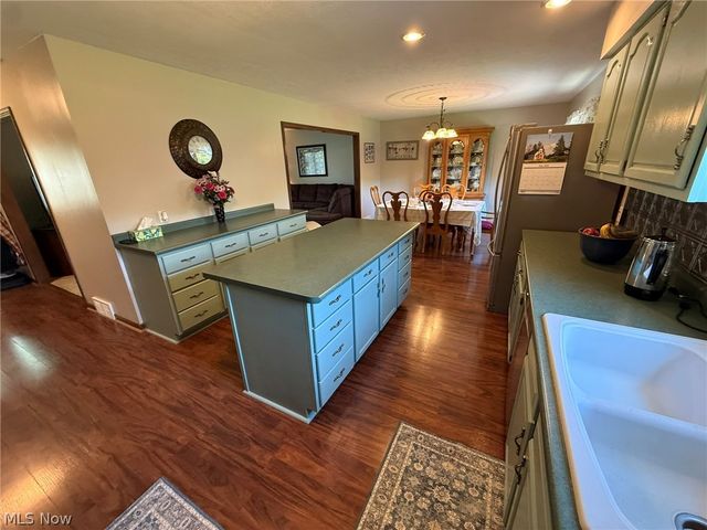2462 Yorkview Road SW, New Philadelphia, OH 44663