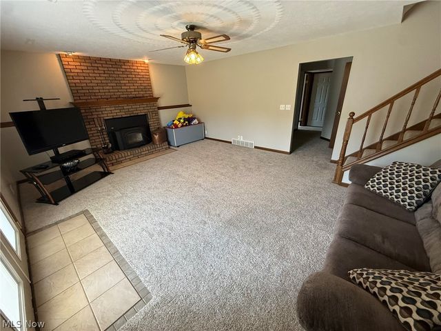 2462 Yorkview Road SW, New Philadelphia, OH 44663