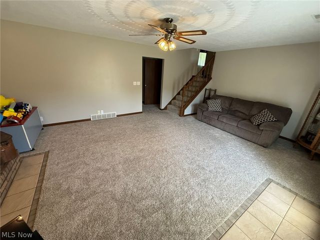 2462 Yorkview Road SW, New Philadelphia, OH 44663