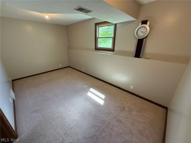 2462 Yorkview Road SW, New Philadelphia, OH 44663