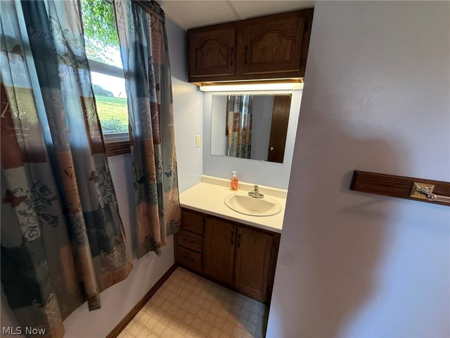 2462 Yorkview Road SW, New Philadelphia, OH 44663