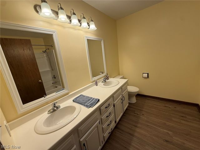 2462 Yorkview Road SW, New Philadelphia, OH 44663