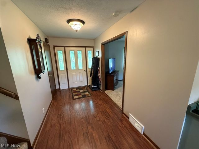 2462 Yorkview Road SW, New Philadelphia, OH 44663