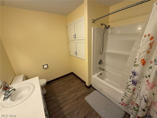 2462 Yorkview Road SW, New Philadelphia, OH 44663