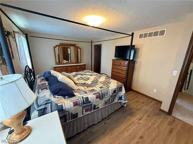 2462 Yorkview Road SW, New Philadelphia, OH 44663