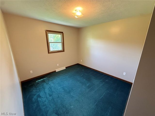 2462 Yorkview Road SW, New Philadelphia, OH 44663