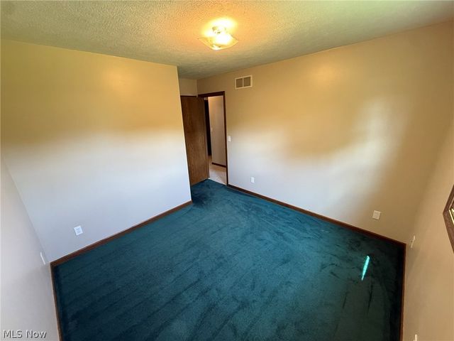 2462 Yorkview Road SW, New Philadelphia, OH 44663