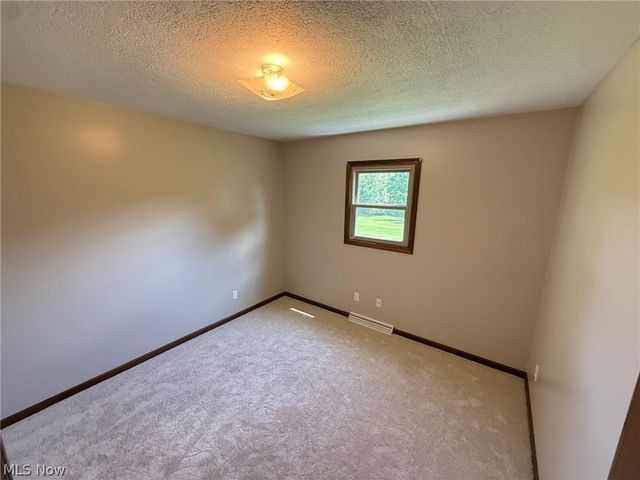 2462 Yorkview Road SW, New Philadelphia, OH 44663