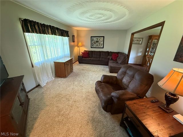 2462 Yorkview Road SW, New Philadelphia, OH 44663
