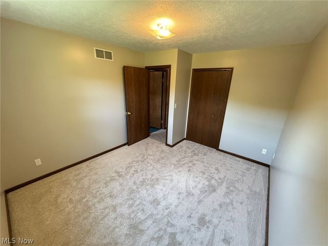 2462 Yorkview Road SW, New Philadelphia, OH 44663