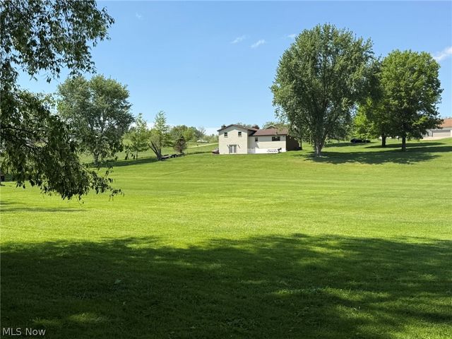 2462 Yorkview Road SW, New Philadelphia, OH 44663