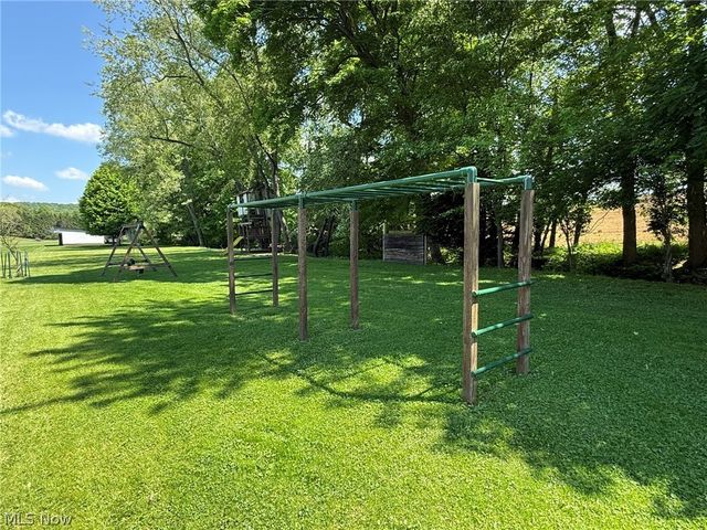 2462 Yorkview Road SW, New Philadelphia, OH 44663