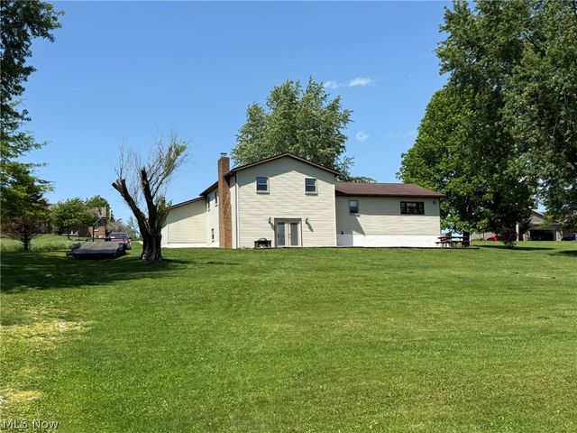 2462 Yorkview Road SW, New Philadelphia, OH 44663