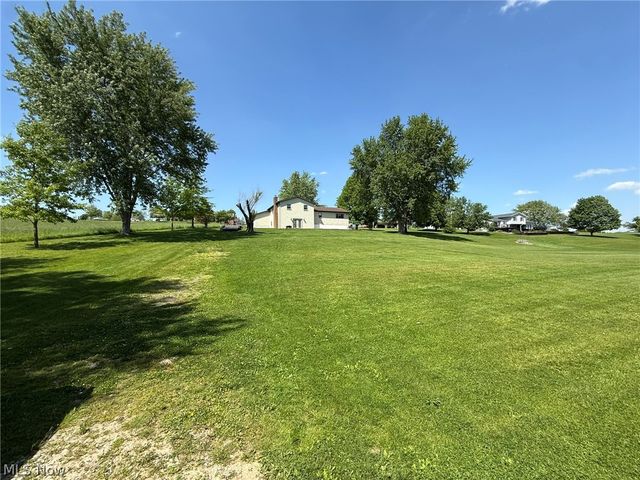 2462 Yorkview Road SW, New Philadelphia, OH 44663
