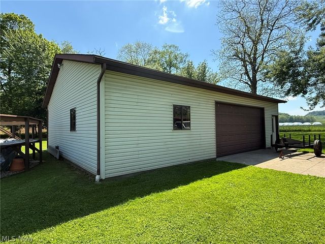 2462 Yorkview Road SW, New Philadelphia, OH 44663