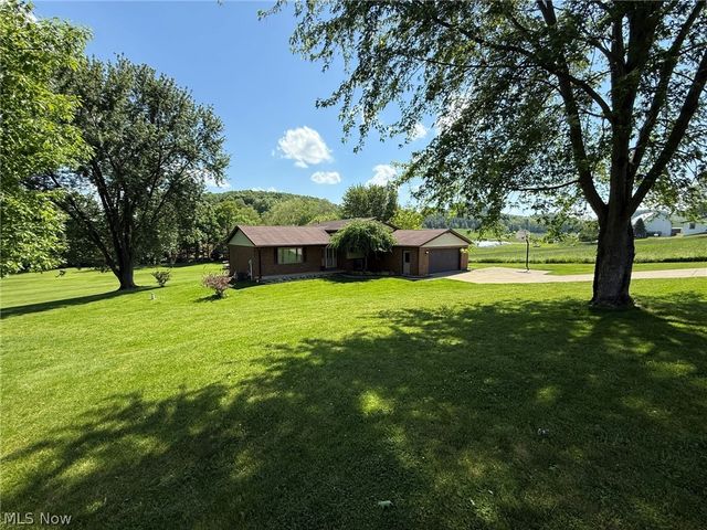 2462 Yorkview Road SW, New Philadelphia, OH 44663