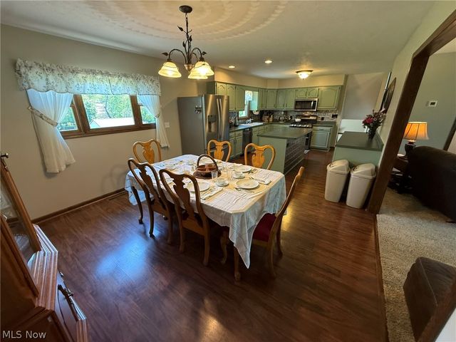 2462 Yorkview Road SW, New Philadelphia, OH 44663