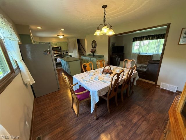 2462 Yorkview Road SW, New Philadelphia, OH 44663