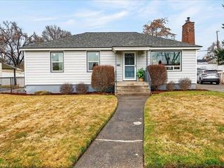 2704 W Hoffman Ave, Spokane, WA 99205