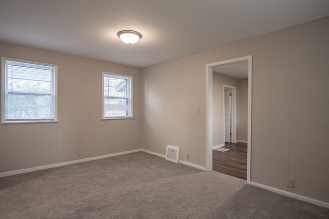 608 7th Avenue S, Hopkins, MN 55343