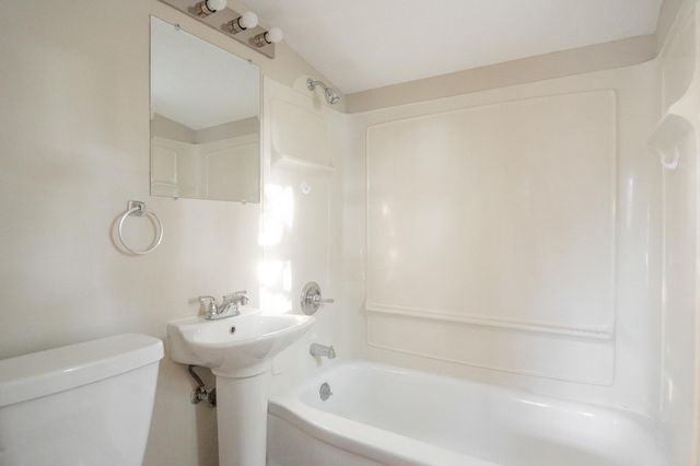 608 7th Avenue S, Hopkins, MN 55343