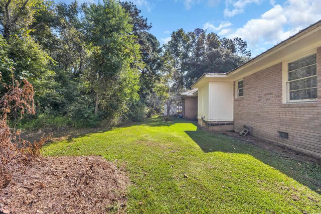 40 W Balsam St., Andrews, SC 29510