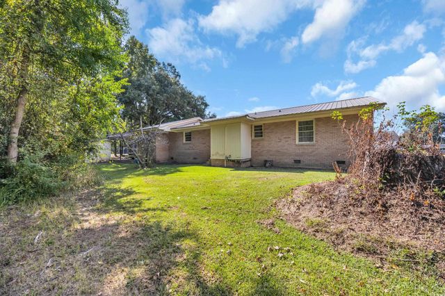 40 W Balsam St., Andrews, SC 29510