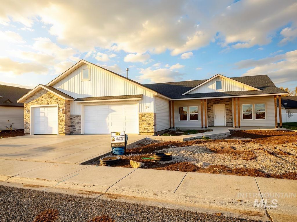 820 Clear Springs St, Burley, ID 83318 photo 2