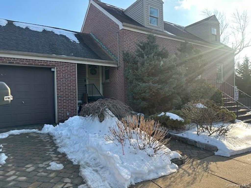 1 Harding Place, Glen Head, NY 11545