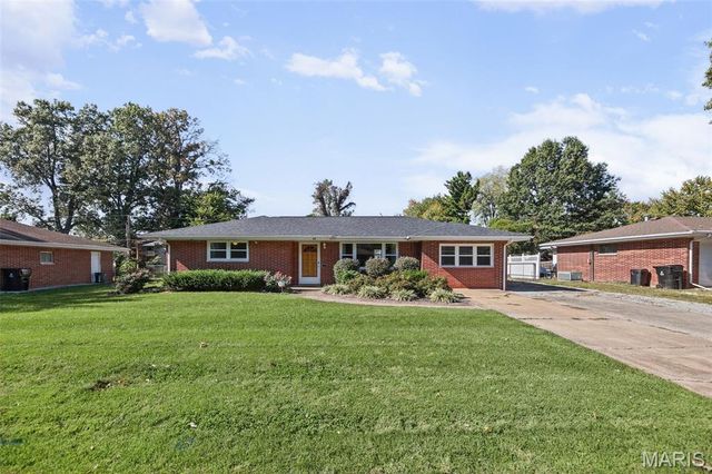 23 Buckingham Road, Belleville, IL 62226